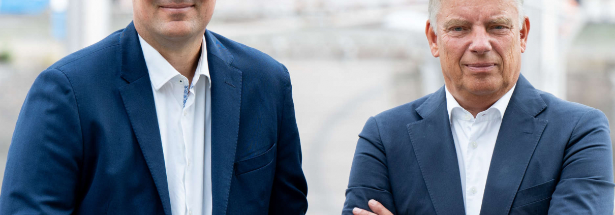 Menschen schaffen Vertrauen, Kreativität und Lösungen – auch wenn modernste Technik versagt. Die Führungsphilosophie der von Saldern Gruppe im Gespräch mit Dietrich von Saldern und Robert Nienhaus. (v.r.n.l.)