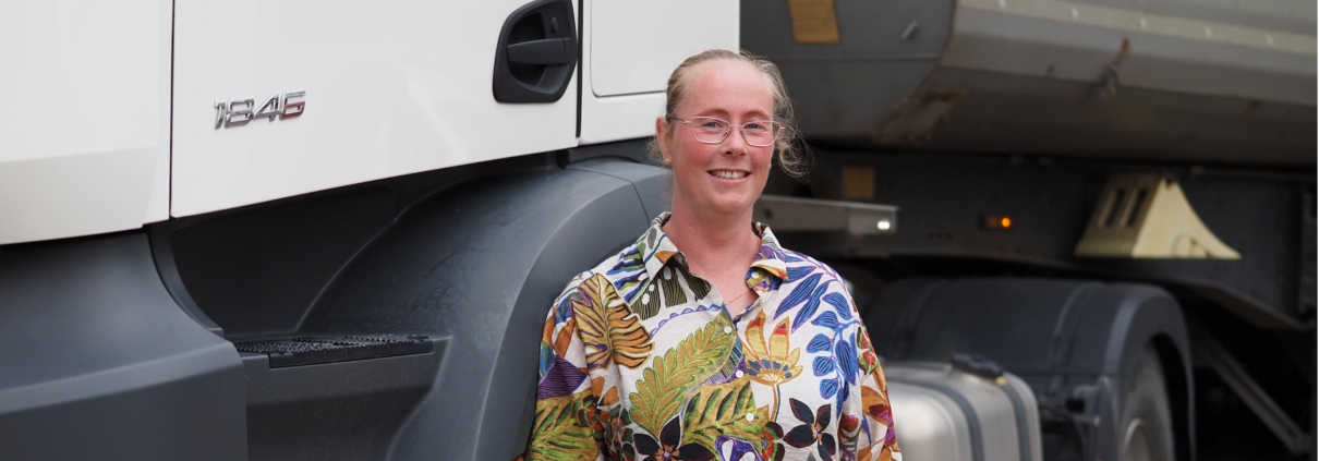 Ein Kindheitstraum wird wahr - Stefanie Wojtaszek fährt Kipper und beliefert ihre Kunden mit Baustoffen