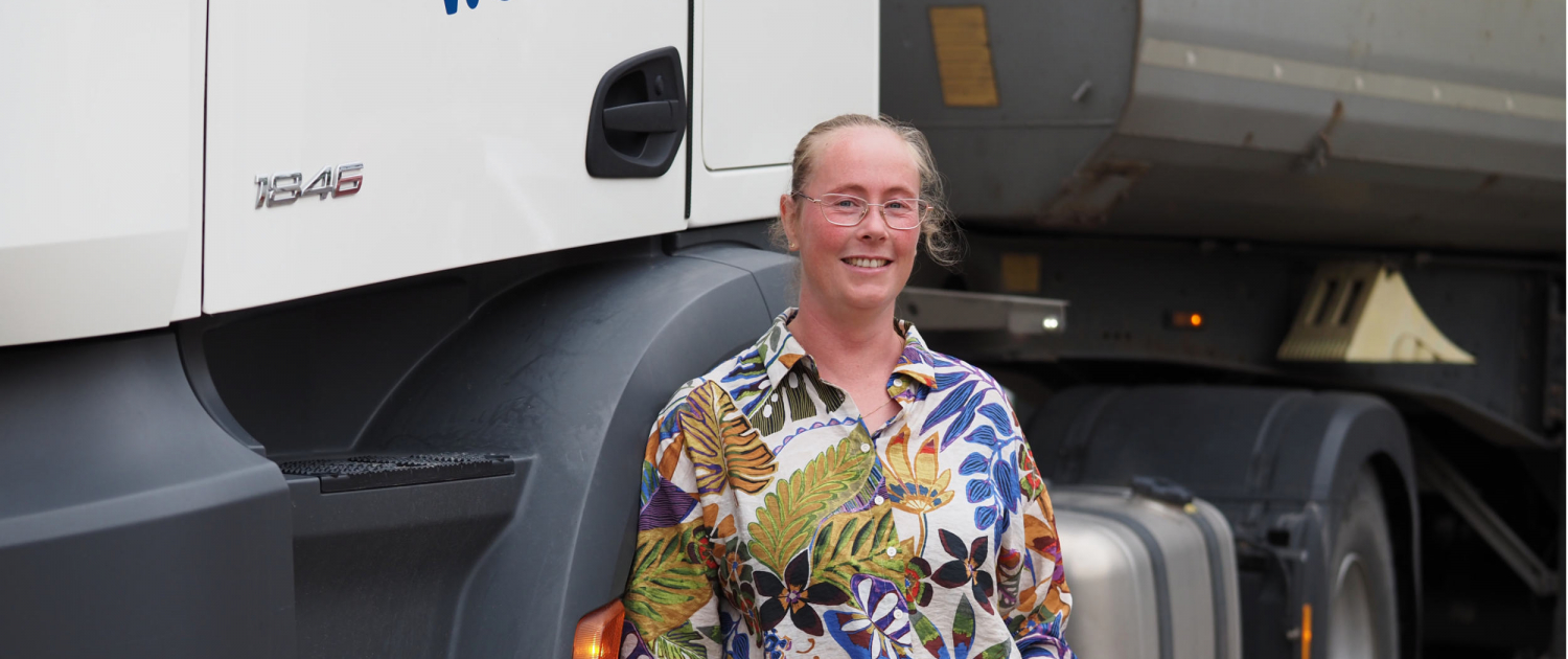 Ein Kindheitstraum wird wahr - Stefanie Wojtaszek fährt Kipper und beliefert ihre Kunden mit Baustoffen