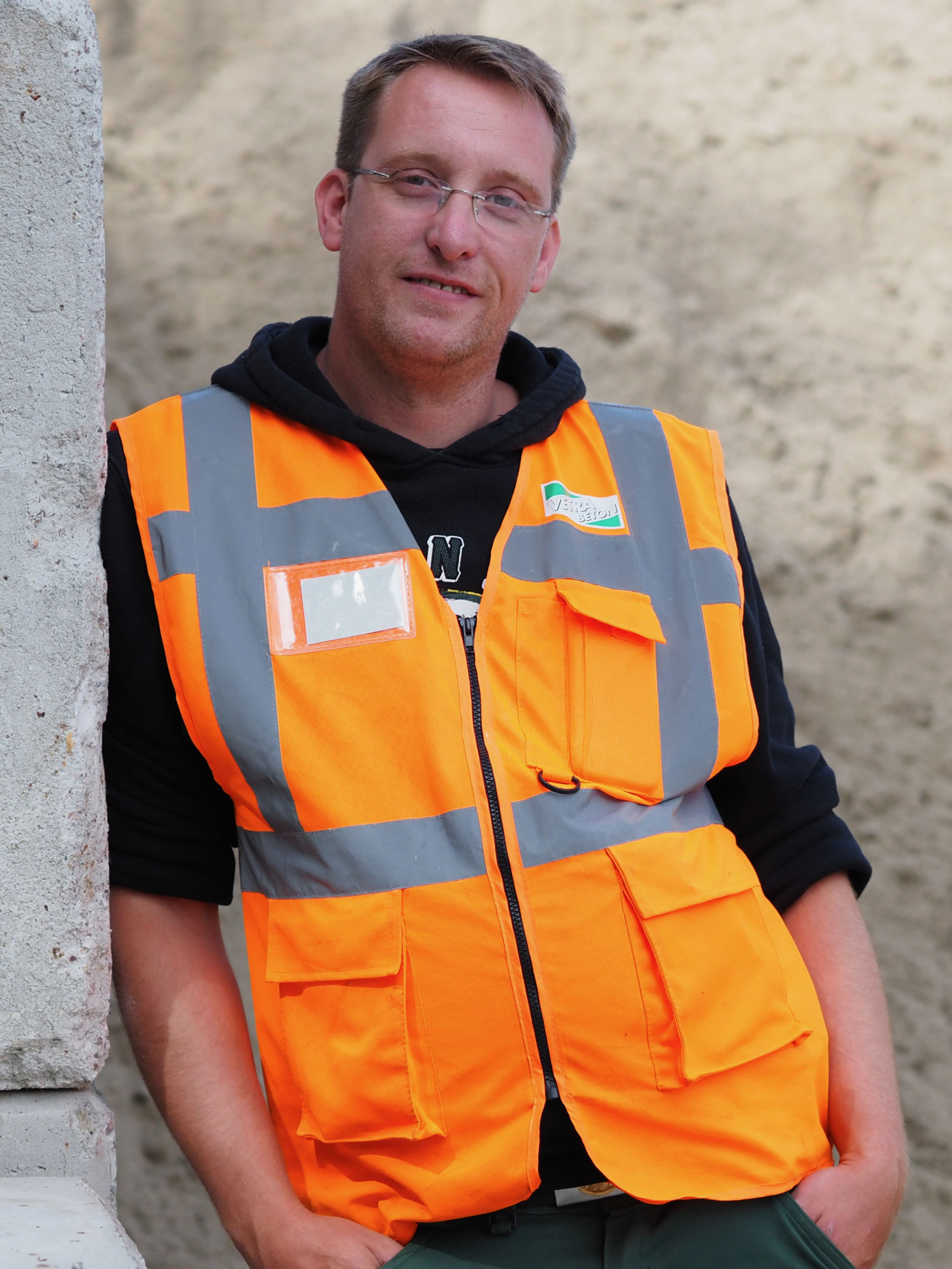 Jens Wagner ist gelernter Zimmermann und war zwölf Jahre Gruppenleiter bei Enercon und führt seit 2020 das Werk Sengwarden als Mischmeister..