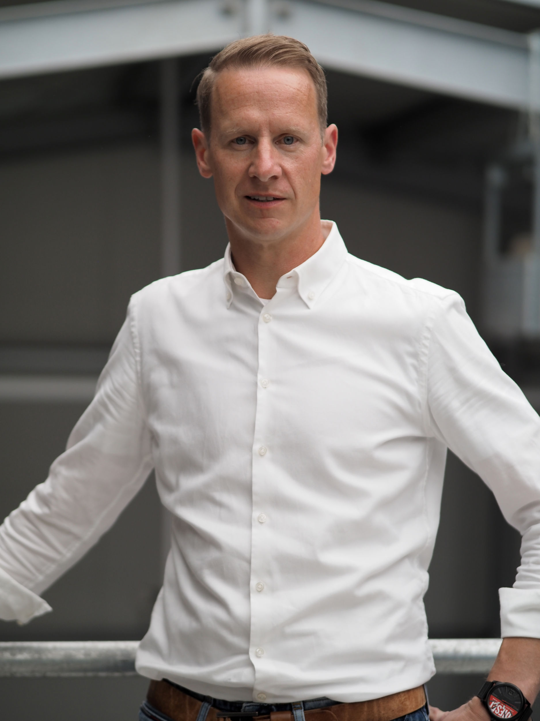 Stefanie Wojtaszek lernte ursprünglich Bürokauffrau, entschied sich aber 2019 für eine Umschulung zur LKW-Fahrerin. Heute ist sie als Kipperfahrerin für die von Saldern Logistik unterwegs.