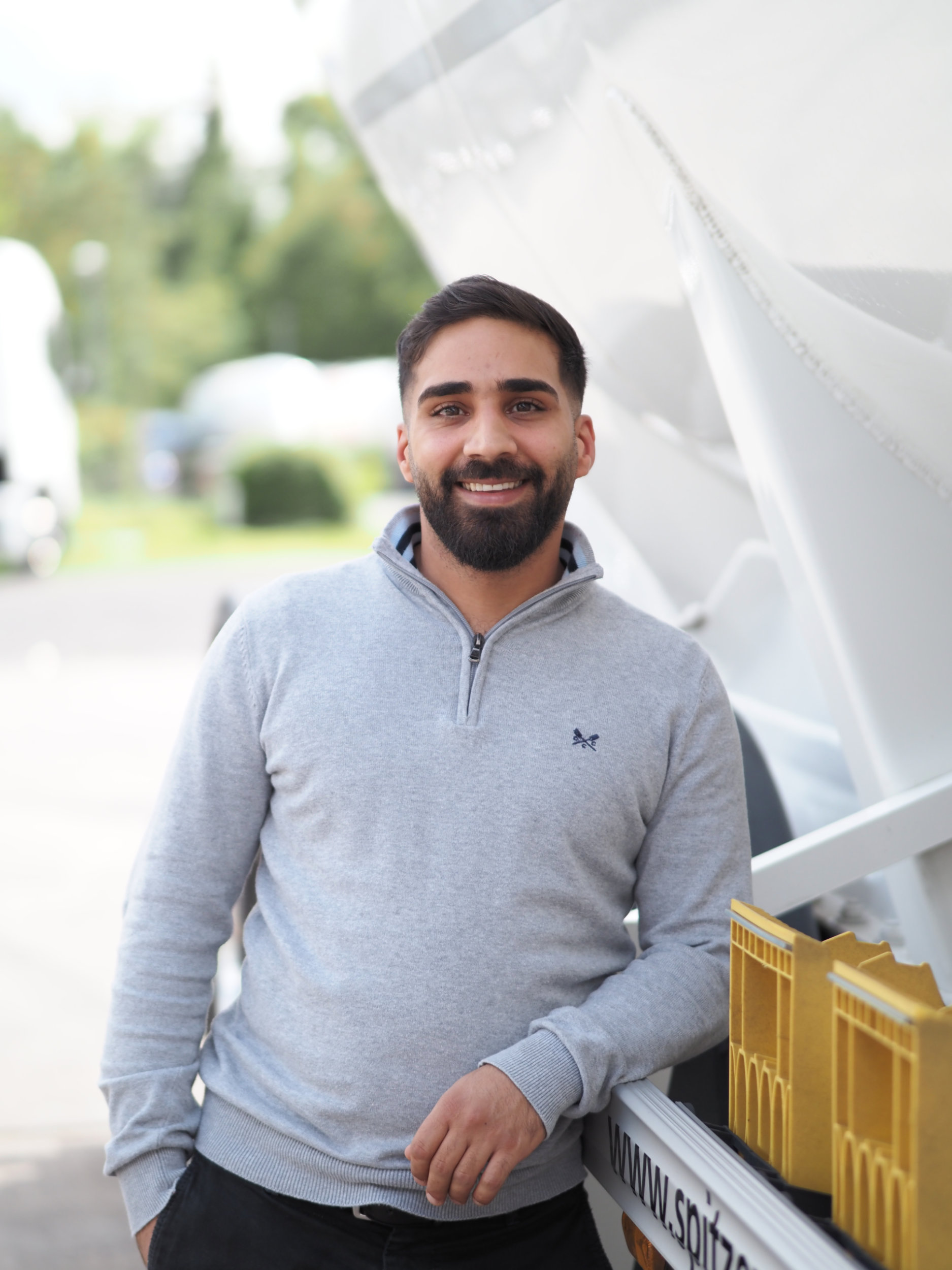 Martin Human ist seit März 2024 in der Disposition bei der von Saldern Logistik. Der gelernte Fachkraft für Logistik schätzt die Komplexität seines neuen Berufes: „Es ist wie eine Denksportaufgabe.